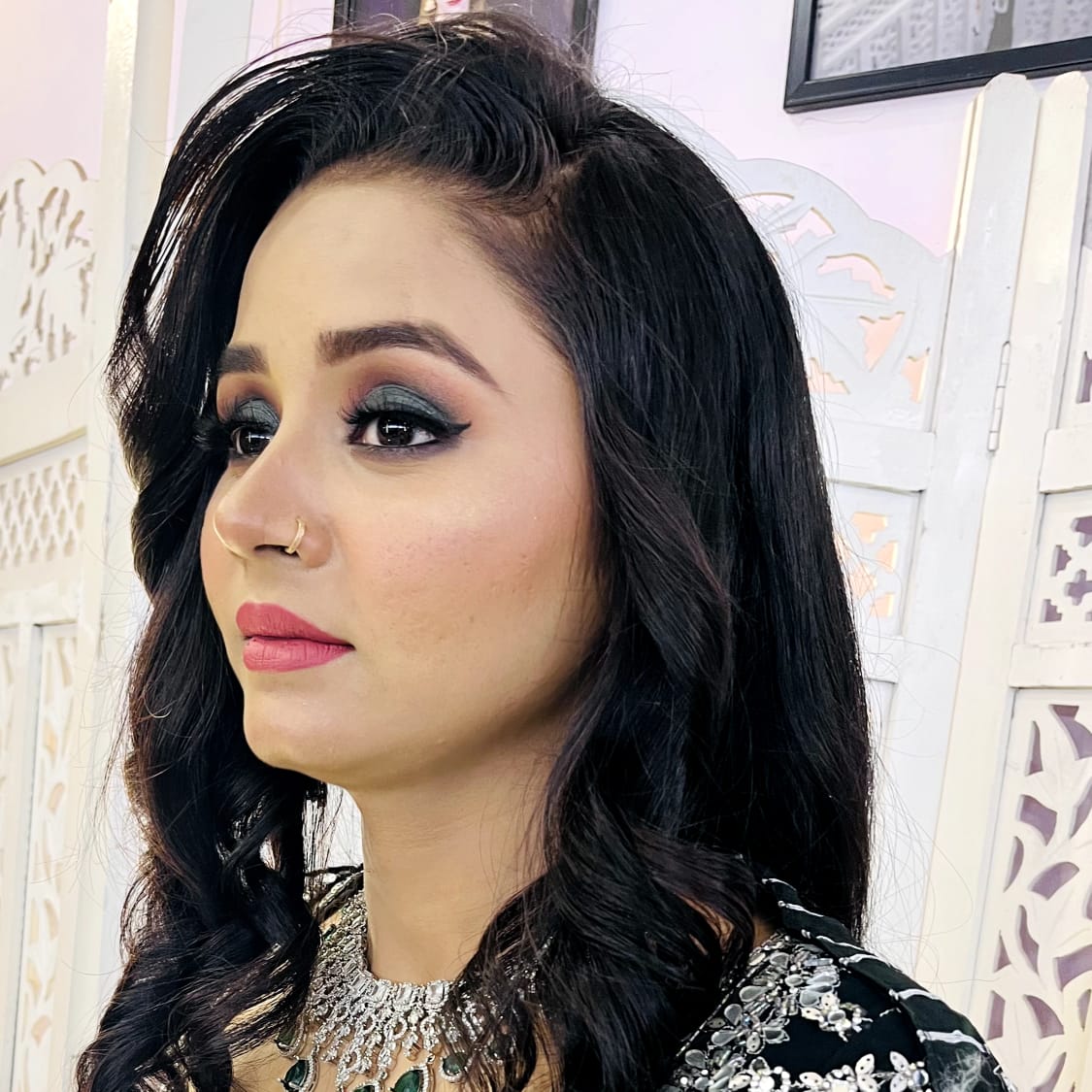 Basic Party Make-up - Image 2